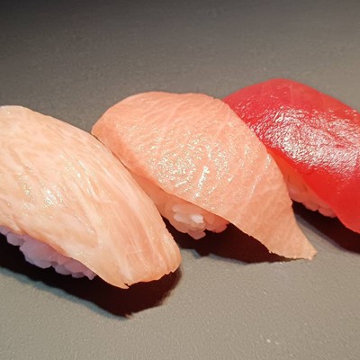 Nigiri sushi of deconstructed bluefin tuna (lean bluefin tuna + fatty tuna + large fatty tuna)